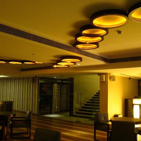 Hotel The Madison Nowe Delhi Zewnętrze zdjęcie