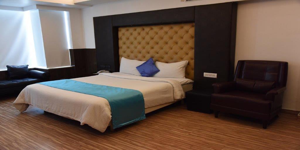 Hotel The Madison Nowe Delhi Zewnętrze zdjęcie