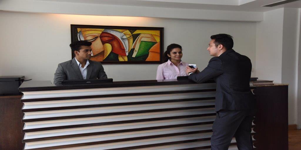 Hotel The Madison Nowe Delhi Zewnętrze zdjęcie