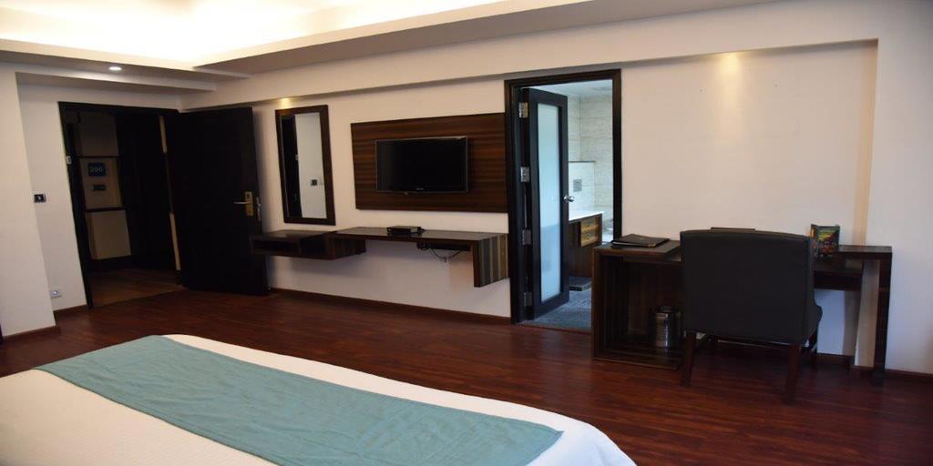 Hotel The Madison Nowe Delhi Zewnętrze zdjęcie