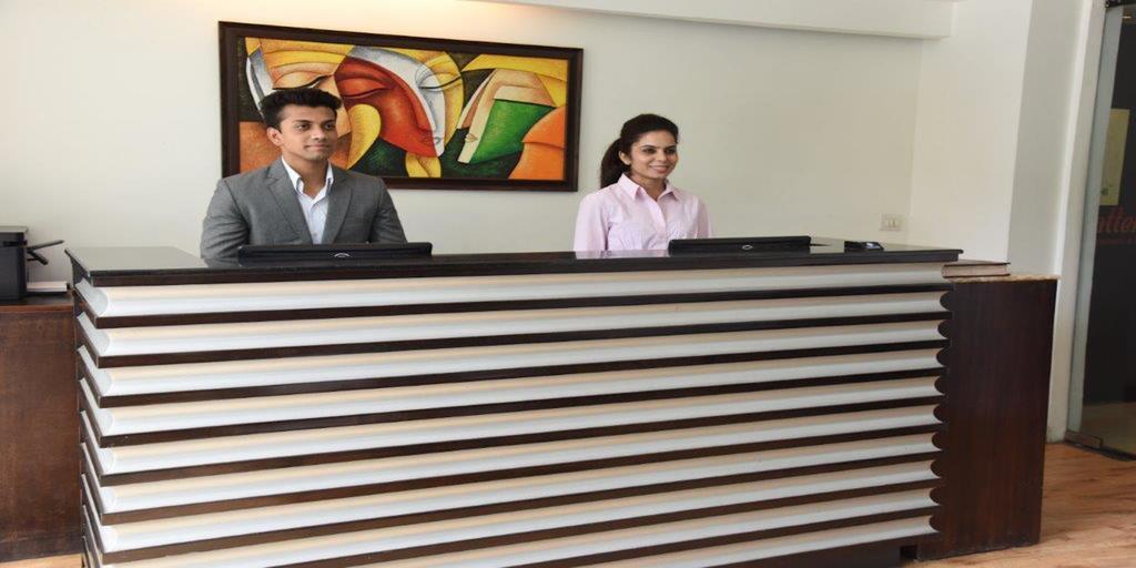Hotel The Madison Nowe Delhi Zewnętrze zdjęcie
