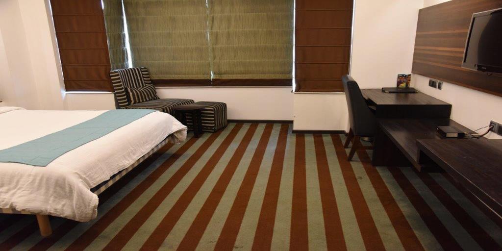 Hotel The Madison Nowe Delhi Zewnętrze zdjęcie