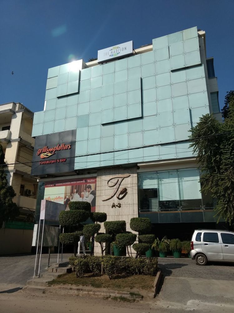Hotel The Madison Nowe Delhi Zewnętrze zdjęcie