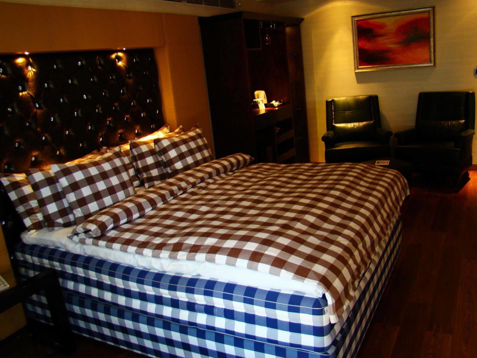 Hotel The Madison Nowe Delhi Zewnętrze zdjęcie