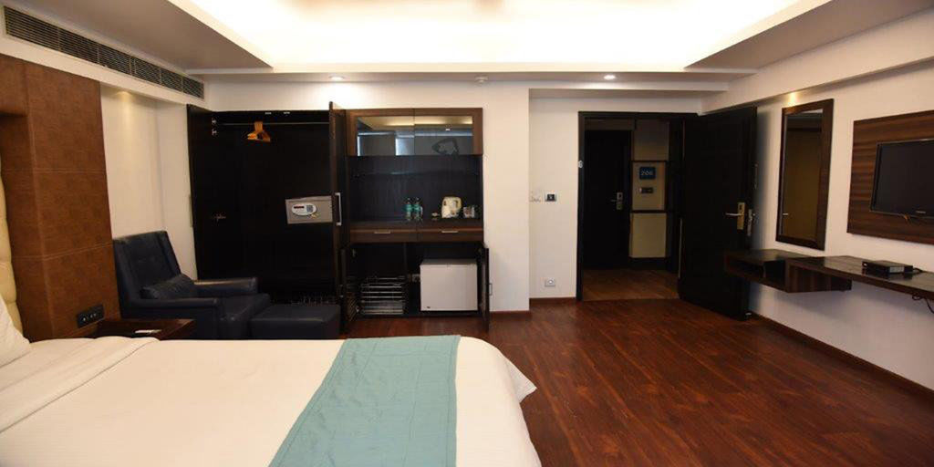 Hotel The Madison Nowe Delhi Zewnętrze zdjęcie